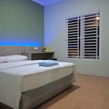Отель Sleeprest @ Golden Prima Batam Экстерьер фото