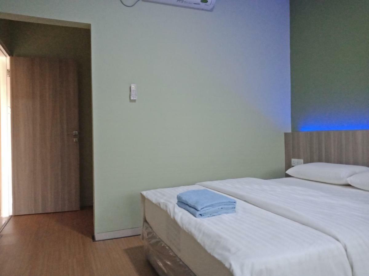 Отель Sleeprest @ Golden Prima Batam Экстерьер фото